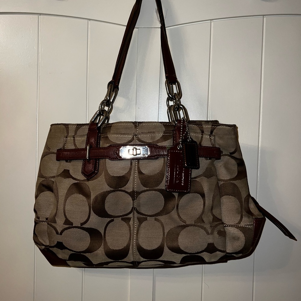 CHELSEA SIGNATURE JAYDEN CARRYALL (COACH F17806)